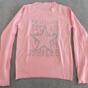 Women pink sweater